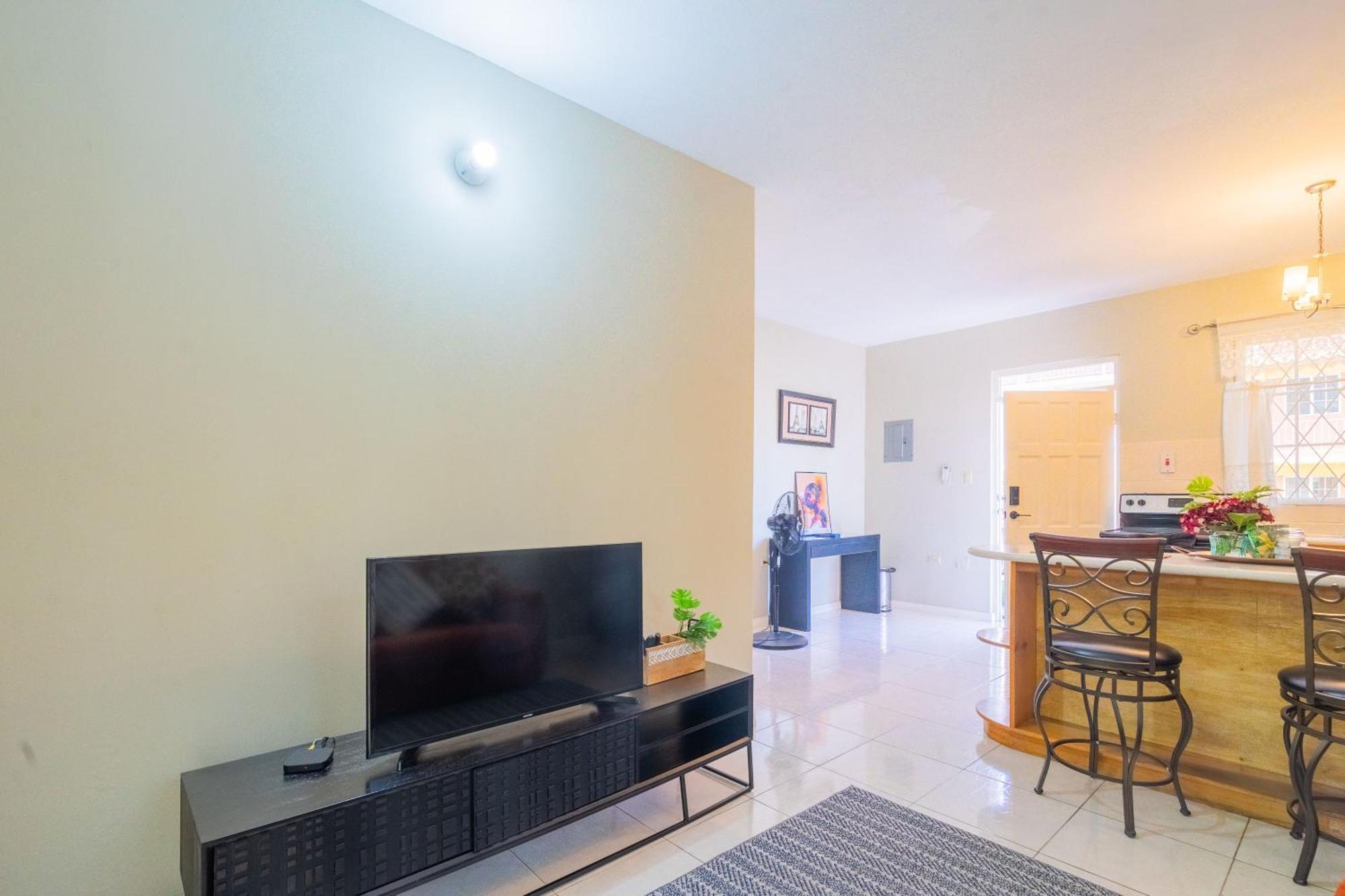 Musgrave Annex- Comfy 1 Bedroom Apartment On The Ground Floor 킹스톤 외부 사진