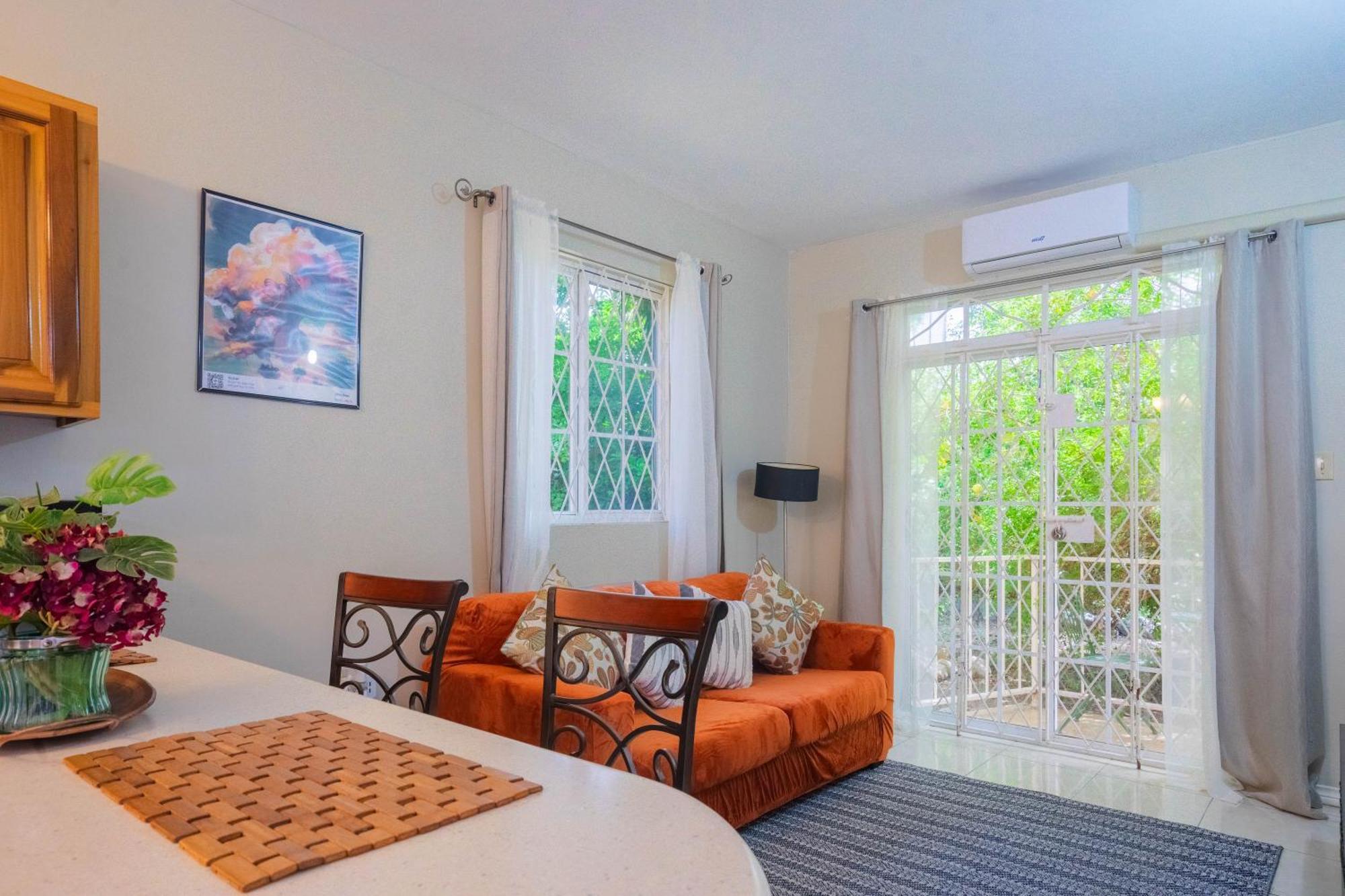 Musgrave Annex- Comfy 1 Bedroom Apartment On The Ground Floor 킹스톤 외부 사진
