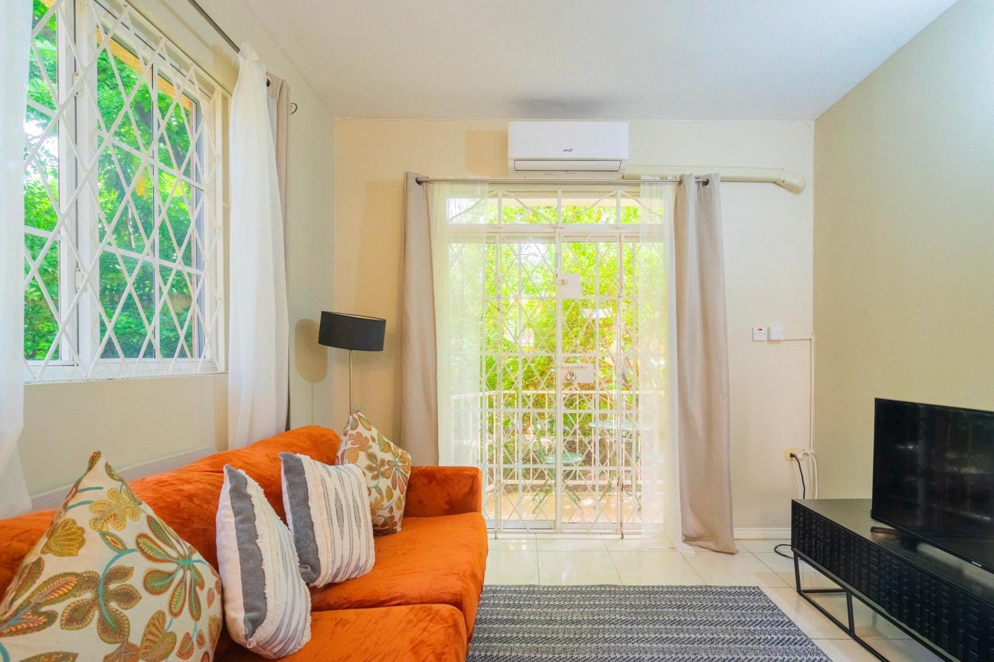 Musgrave Annex- Comfy 1 Bedroom Apartment On The Ground Floor 킹스톤 외부 사진