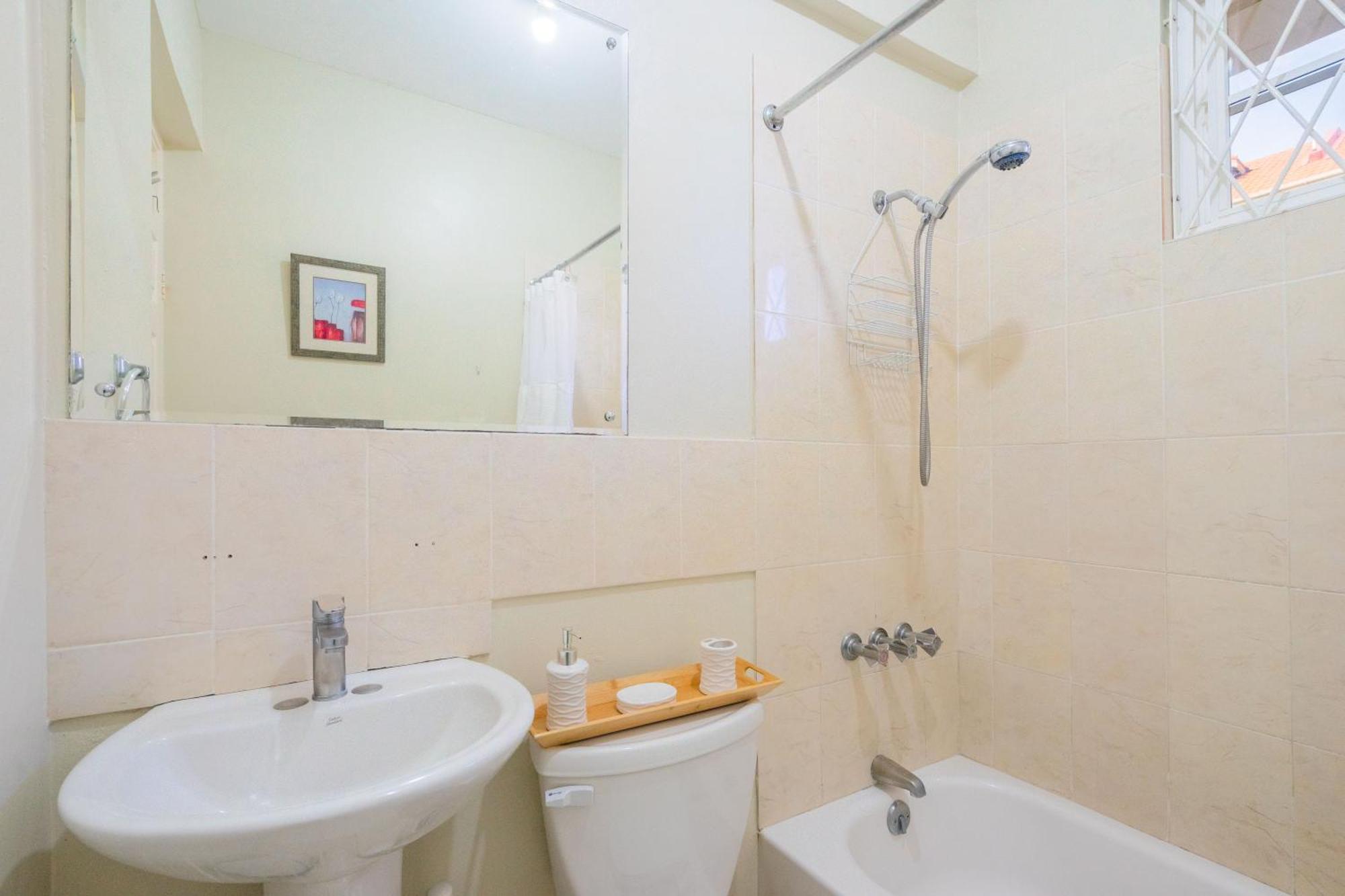Musgrave Annex- Comfy 1 Bedroom Apartment On The Ground Floor 킹스톤 외부 사진