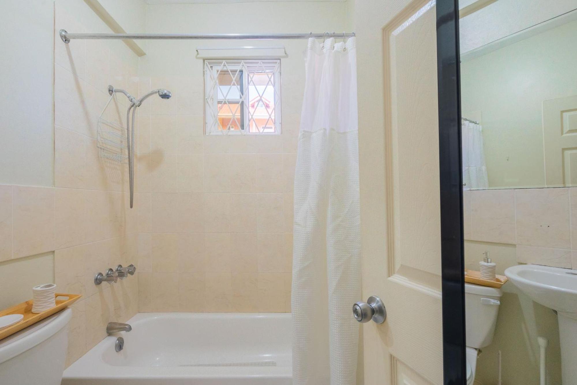 Musgrave Annex- Comfy 1 Bedroom Apartment On The Ground Floor 킹스톤 외부 사진