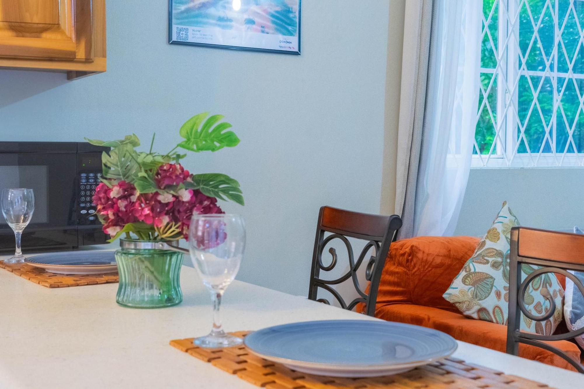Musgrave Annex- Comfy 1 Bedroom Apartment On The Ground Floor 킹스톤 외부 사진