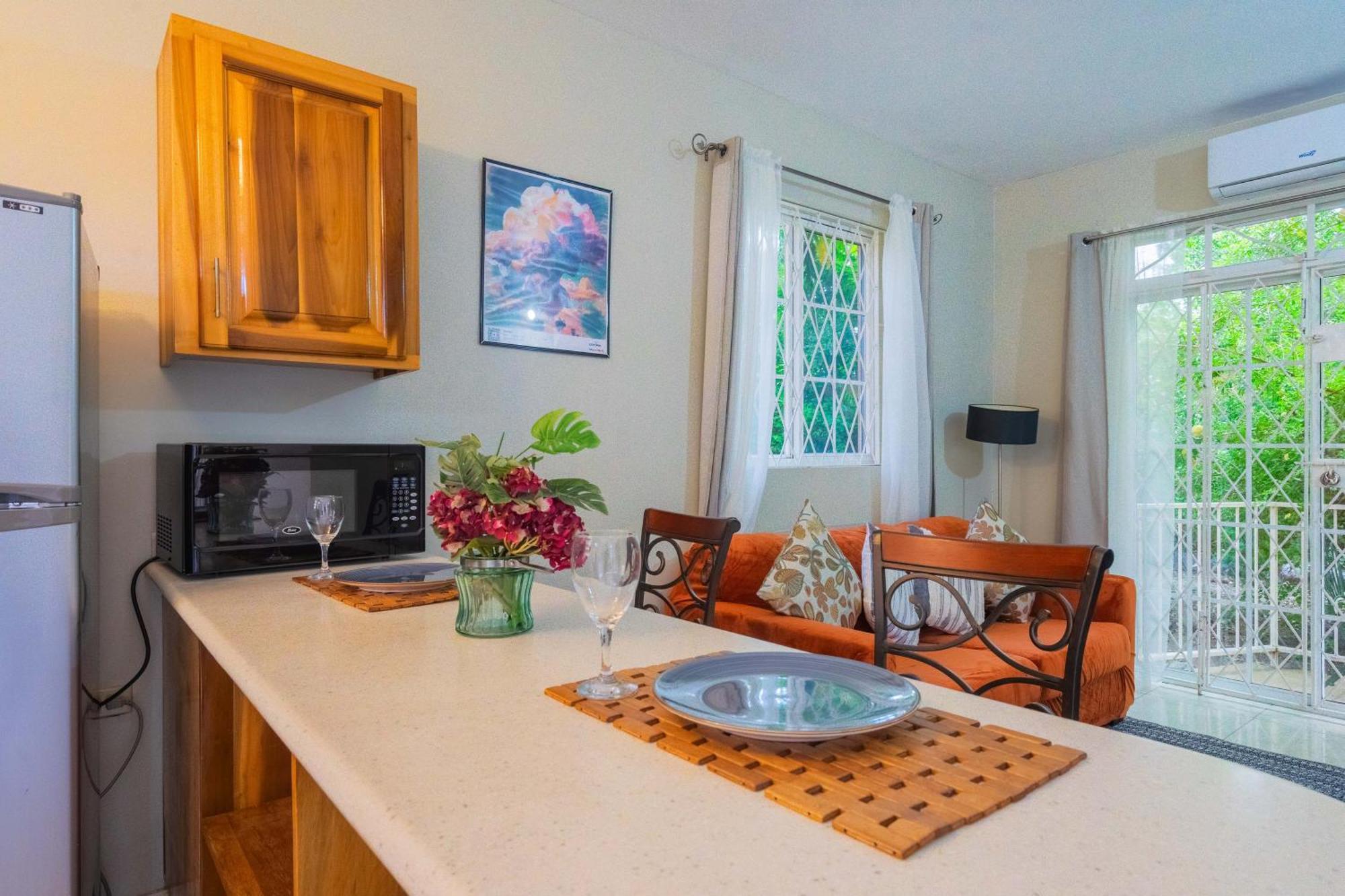 Musgrave Annex- Comfy 1 Bedroom Apartment On The Ground Floor 킹스톤 외부 사진